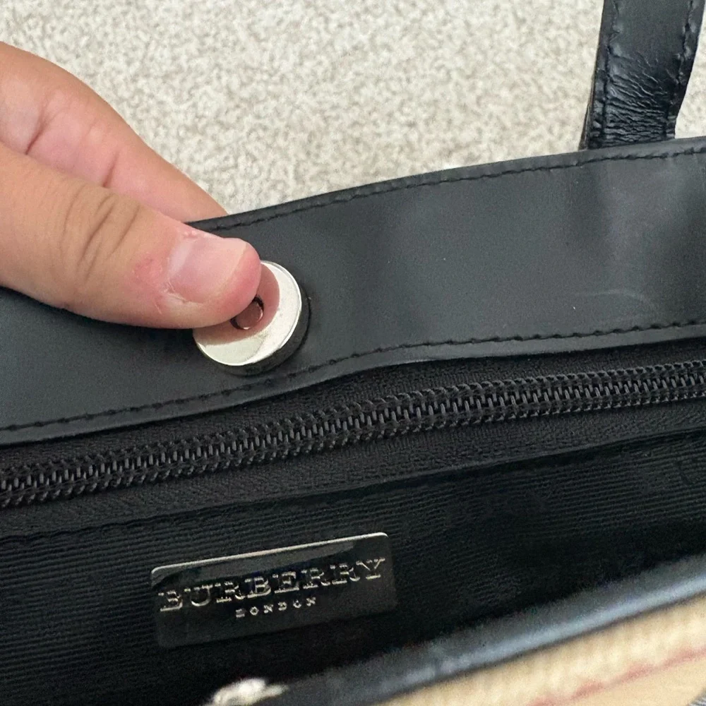 Burberry Beige Checkered Women's Bag - Picture 6 of 7